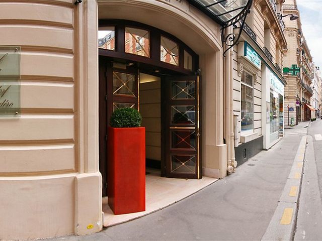 фото отеля Waldorf Trocadero изображение №1