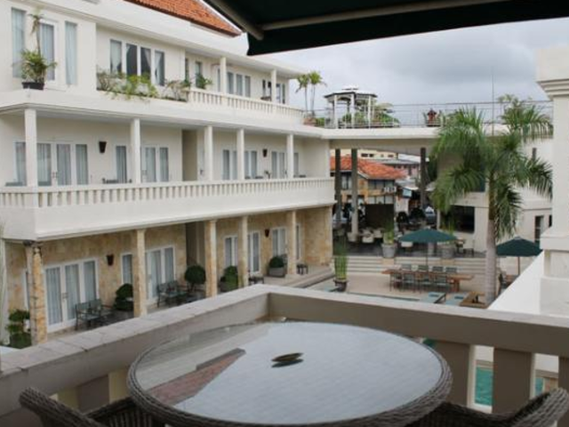 фото Bali Court Hotel & Apartments изображение №10
