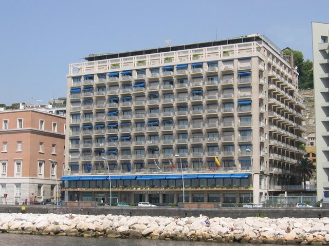 фотографии отеля Royal Continental Naples изображение №3