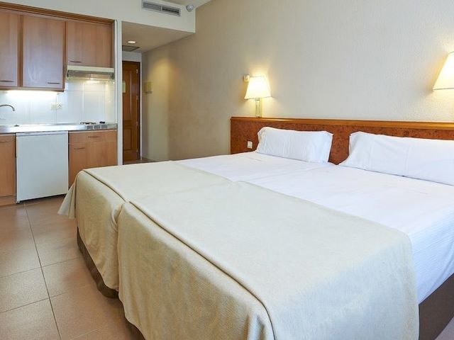 фотографии Hesperia Sant Joan Suites Aparthotel изображение №4