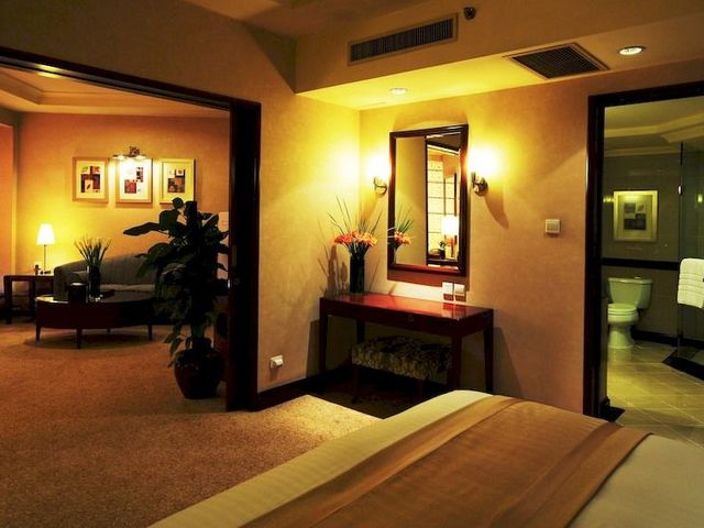 фото отеля Wyndham Beijing North (ex.The Loong Palace Hotel & Resort; Crowne Plaza Hotel North Beijing) изображение №37