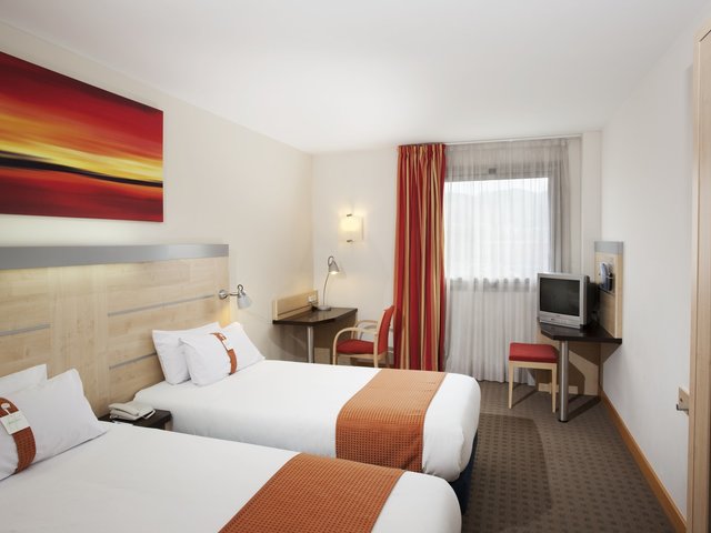 фото отеля Holiday Inn Express Barcelona - Molins de Rei изображение №25