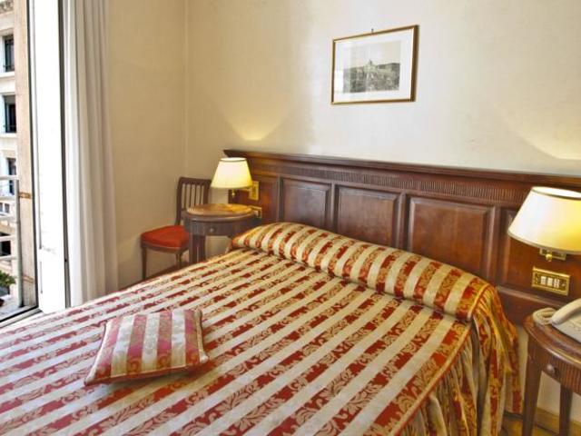 фото отеля L'Hotel Cinquantatre изображение №9