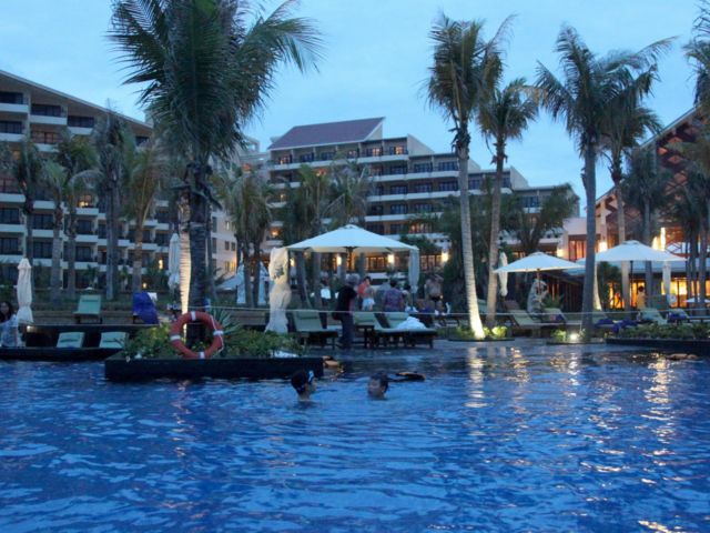 фотографии отеля Crowne Plaza Da Nang (ex. Silver Shores International Resort) изображение №11