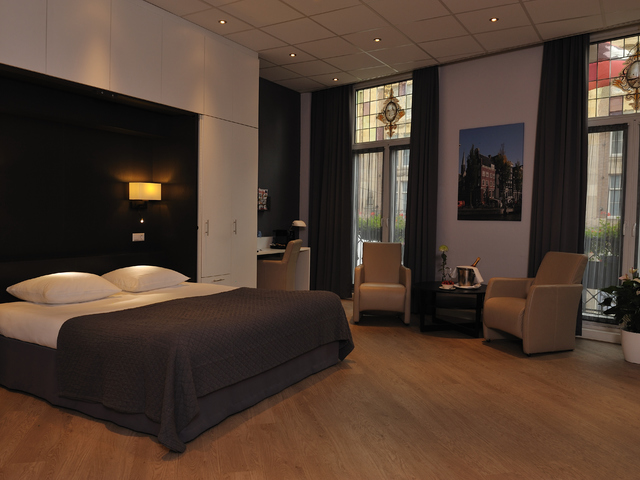 фото Hotel Amsterdam De Roode Leeuw изображение №2