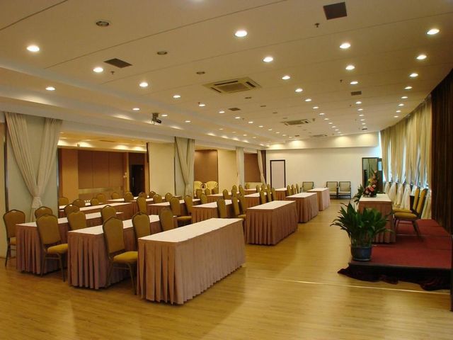 фотографии Zhongdian Hotel изображение №8