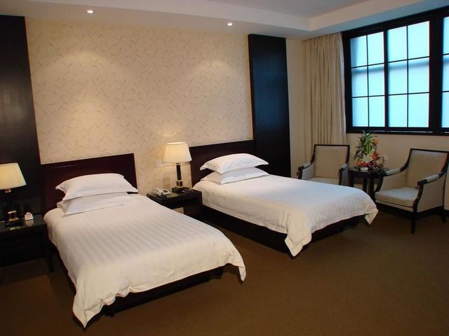 фото Zhongdian Hotel изображение №26