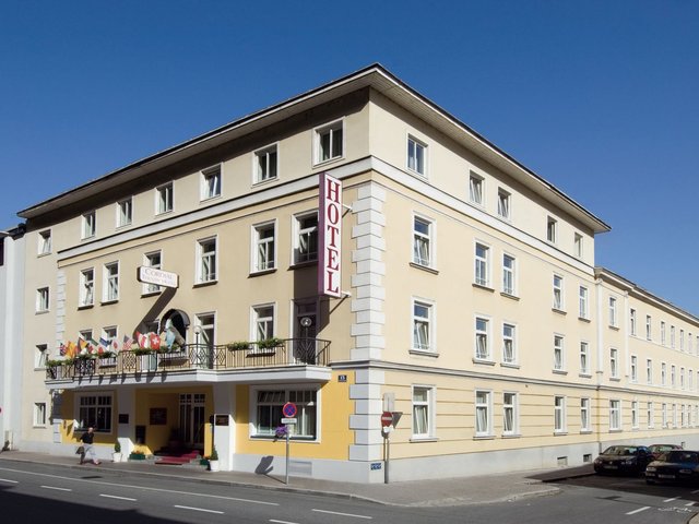 фото отеля Goldenes Theater Hotel изображение №1