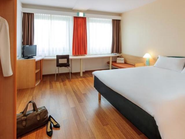 фото Hotel Ibis Berlin Mitte изображение №2