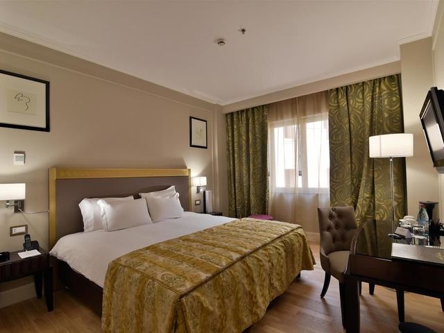 фотографии Grand Hotel Yerevan (ex. Royal Tulip Grand Hotel Yerevan) изображение №20