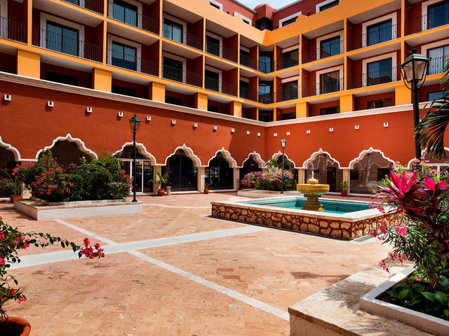 фотографии отеля Holiday Inn Merida изображение №27