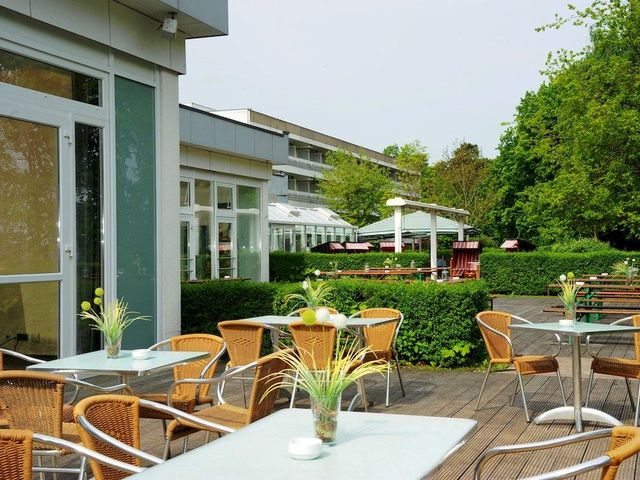 фото Hotel Muggelsee Berlin (ex. Dorint Am Mueggelsee) изображение №2