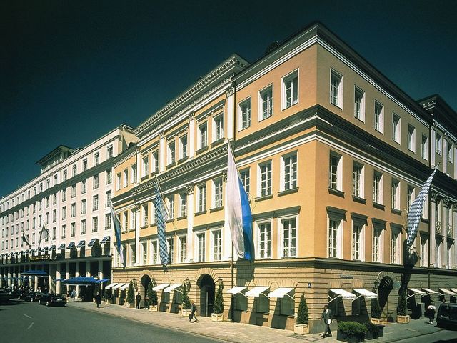 фото отеля Bayerischer Hof изображение №1