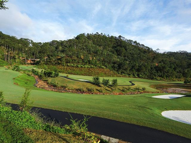 фотографии Sacom Tuyen Lam Golf Club & Resort изображение №8