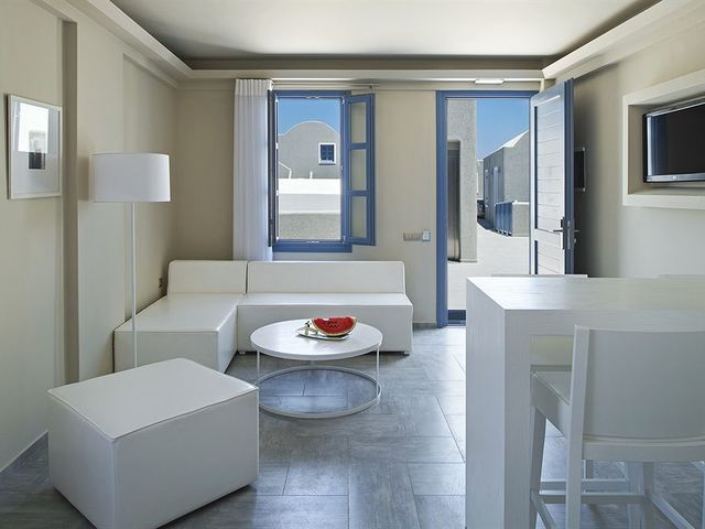 фото отеля Acroterra Rosa Luxury Suites изображение №29