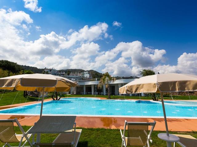 фото отеля Infinity Resort Tropea изображение №1