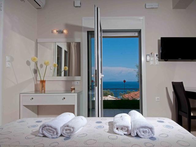 фото Brentanos Apartments A View of Paradise изображение №46