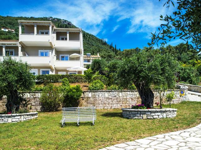 фото отеля Krouzeri Beach Luxury Apartments & Villas (ex. Corfu Apartments by the Beach) изображение №1