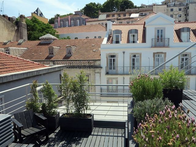 фото отеля The Lisbonaire Apartments изображение №9