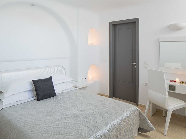 фотографии отеля Santorini Princess Presidential Suites изображение №11