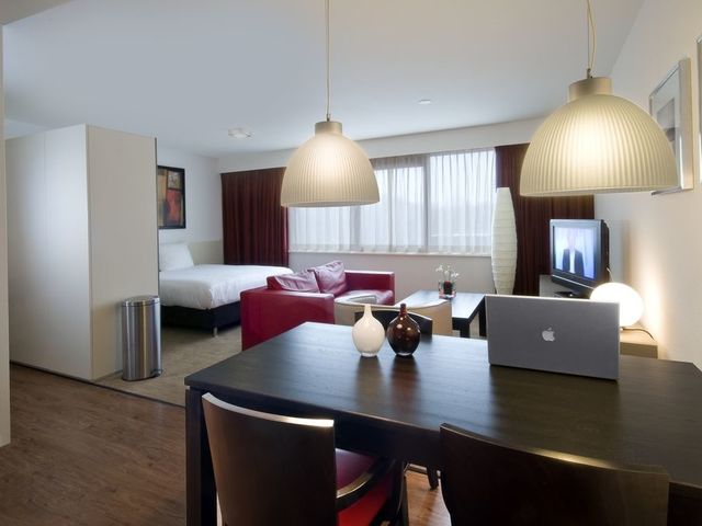 фото отеля Htel Serviced Apartments Amstelveen изображение №13