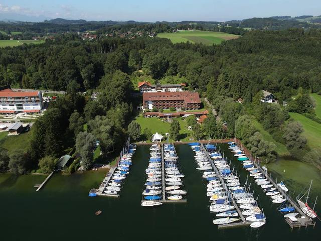 фото отеля Yachthotel Chiemsee изображение №1