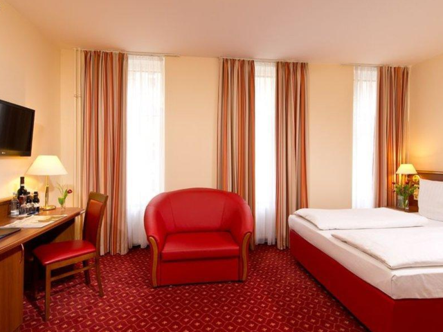 фото отеля Hotel & Hostel Friedrichshain изображение №9