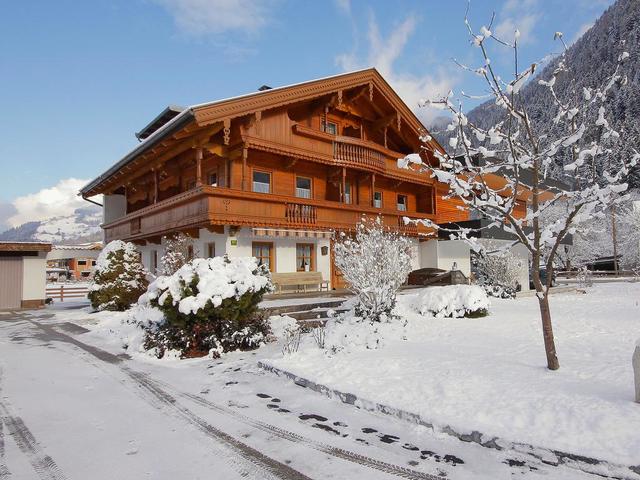 фото отеля Holiday House Mayrhofen изображение №1