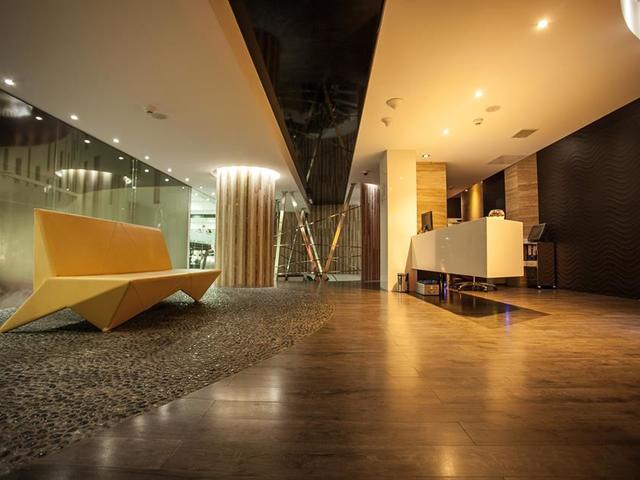 фото отеля Ramada Hotel & Suites изображение №5