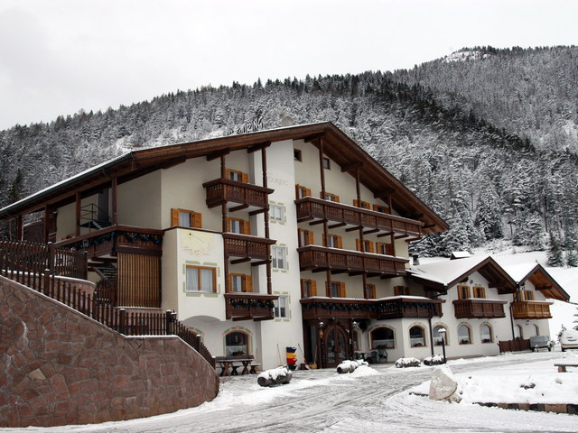 фото отеля Alpine Touring Hotel изображение №1