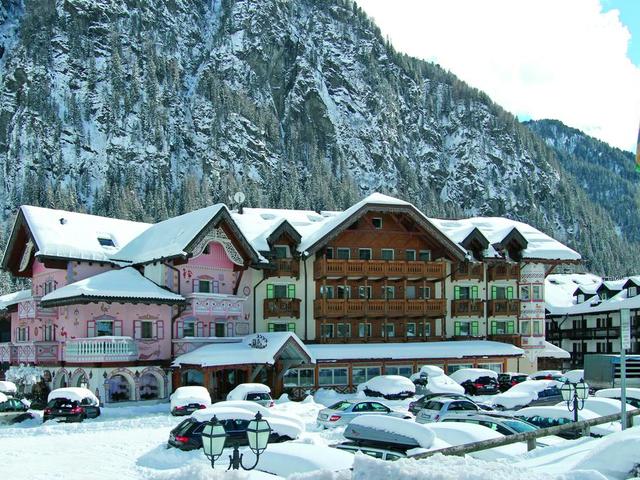 фото отеля Hotel & Club Gran Chalet Soreghes (ex. Soreghes hotel Campitello di Fassa) изображение №1