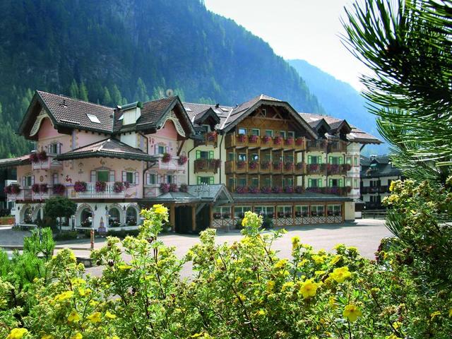 фото Hotel & Club Gran Chalet Soreghes (ex. Soreghes hotel Campitello di Fassa) изображение №2