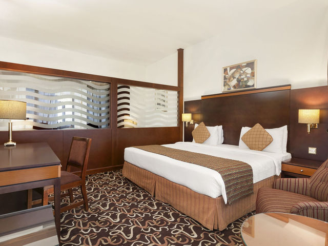 фотографии Howard Johnson Bur Dubai (ex. Highland Hotel; Arif Castle) изображение №24