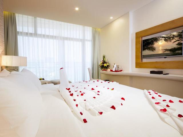 фото Diamond Bay Hotel (ex. Hoan Cau Luxury Residence) изображение №30