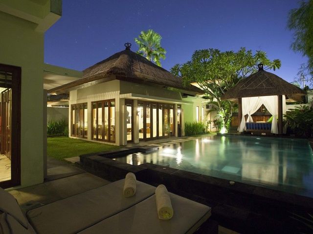 фотографии отеля Bali Baliku Beach Front Luxury Private Pool изображение №99