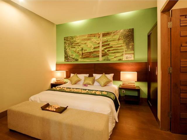 фото отеля The Green Zhurga Suites изображение №13