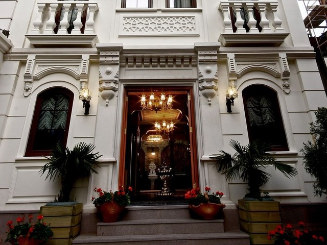 фото отеля Niles Istanbul изображение №1