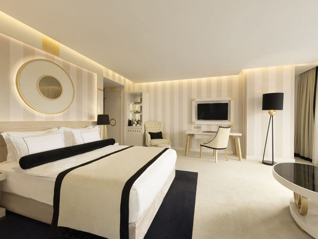 фото Ramada Hotel & Suites Istanbul Sisli изображение №26