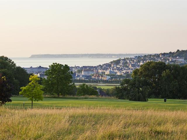 фото отеля Barriere L'Hоtel du Golf изображение №5