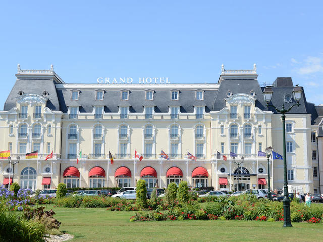 фото отеля Le Grand Hotel Cabourg MGallery by Sofitel изображение №1