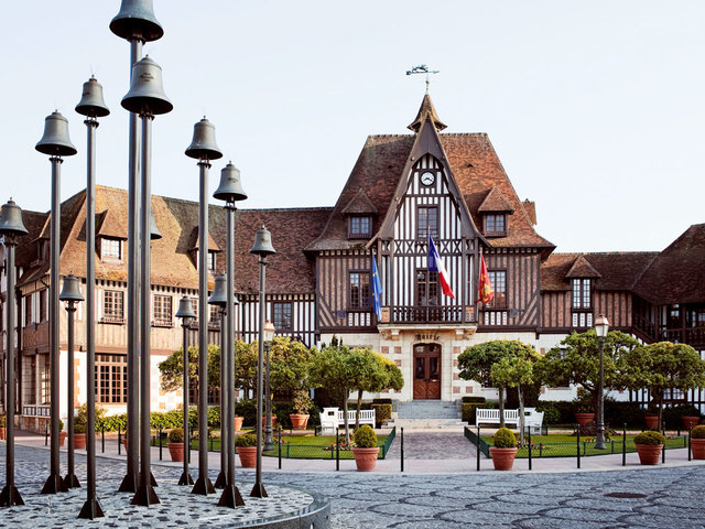 фото отеля Mercure Deauville Centre Hotel (ех. Mercure Yacht Club; Libertel Yacht Club) изображение №1