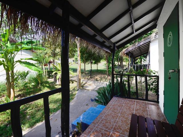 фото отеля Lanta Phu Hill Resort (ex. The Tropic Circle; Lanta Palace Hill Resort) изображение №29