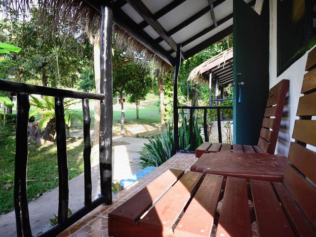 фото Lanta Phu Hill Resort (ex. The Tropic Circle; Lanta Palace Hill Resort) изображение №26