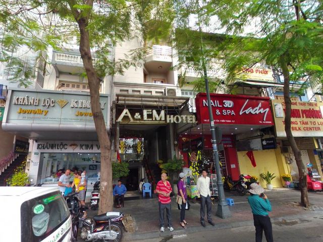 фото отеля A&Em 150 Le Thanh Ton Hotel изображение №1