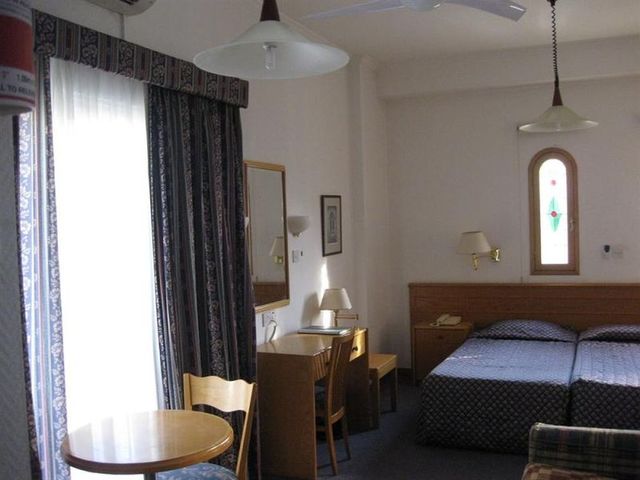 фотографии Chrielka Hotel Suites изображение №4
