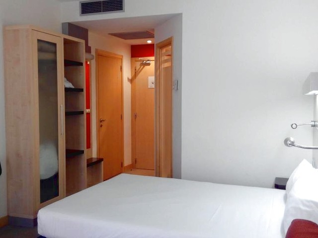 фотографии отеля B&B Hotel Girona 3 (ех. Holiday Inn Express Girona) изображение №3