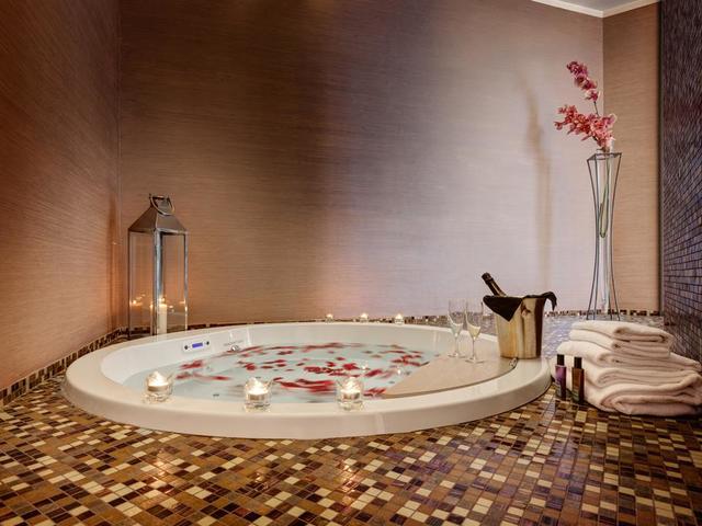 фото Dharma Hotel & Luxury Suites изображение №18