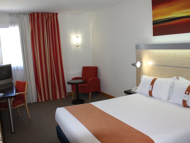 фото отеля Holiday Inn Express Barcelona - Molins de Rei изображение №17