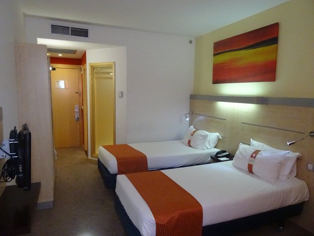 фото отеля Holiday Inn Express Barcelona - Sant Cugat изображение №21