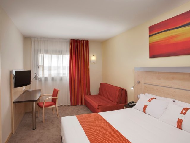 фото отеля Holiday Inn Express Barcelona - Sant Cugat изображение №5